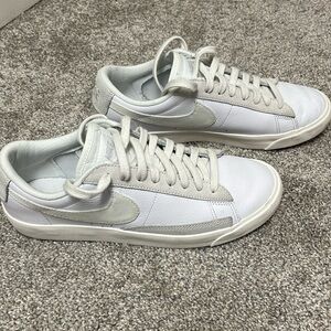 Nike white low leather blazer mens 7.5/womens 9